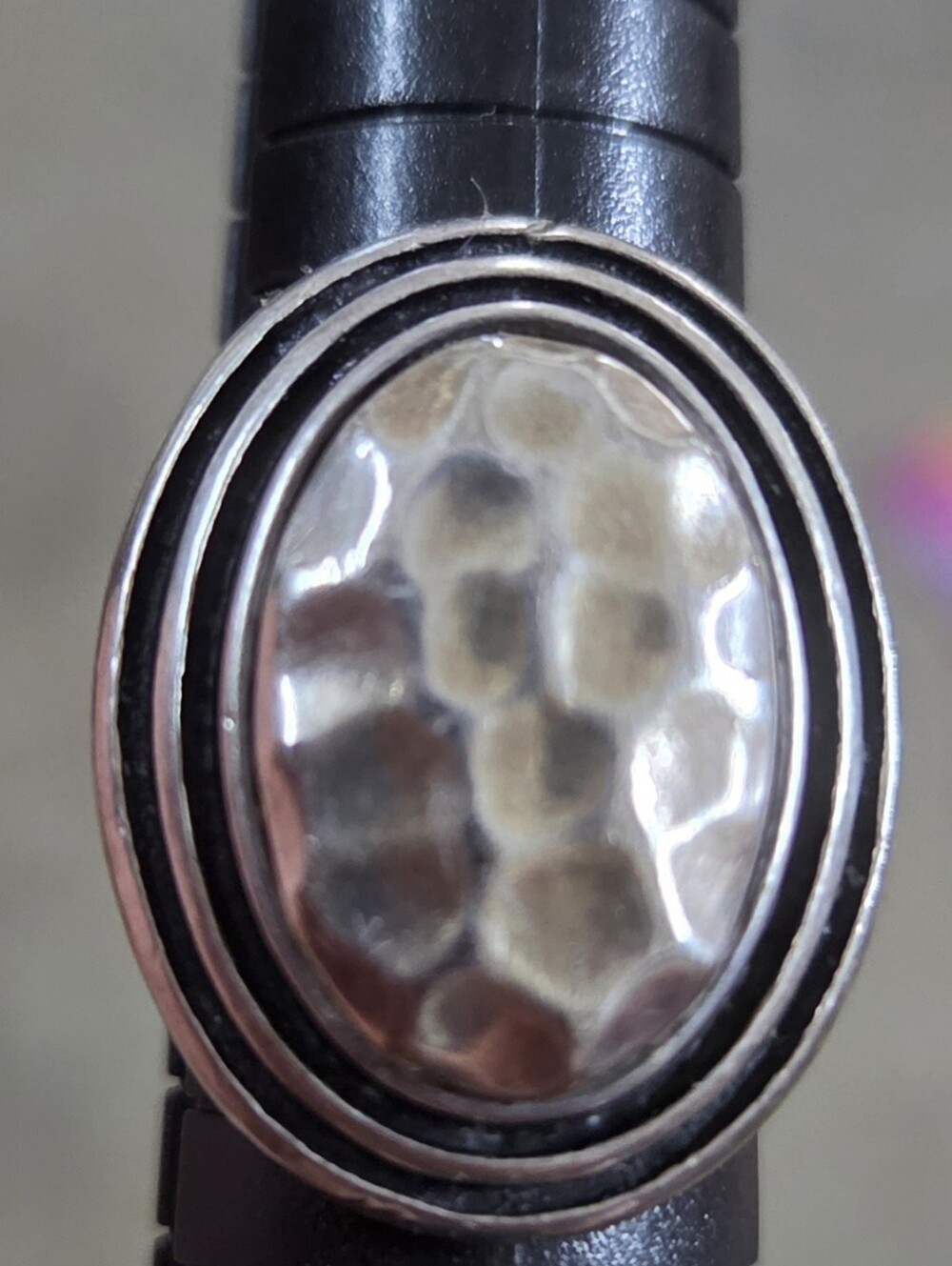Premier Designs Momentum Ring Size 8 Retired Silvertone Hammered Statement